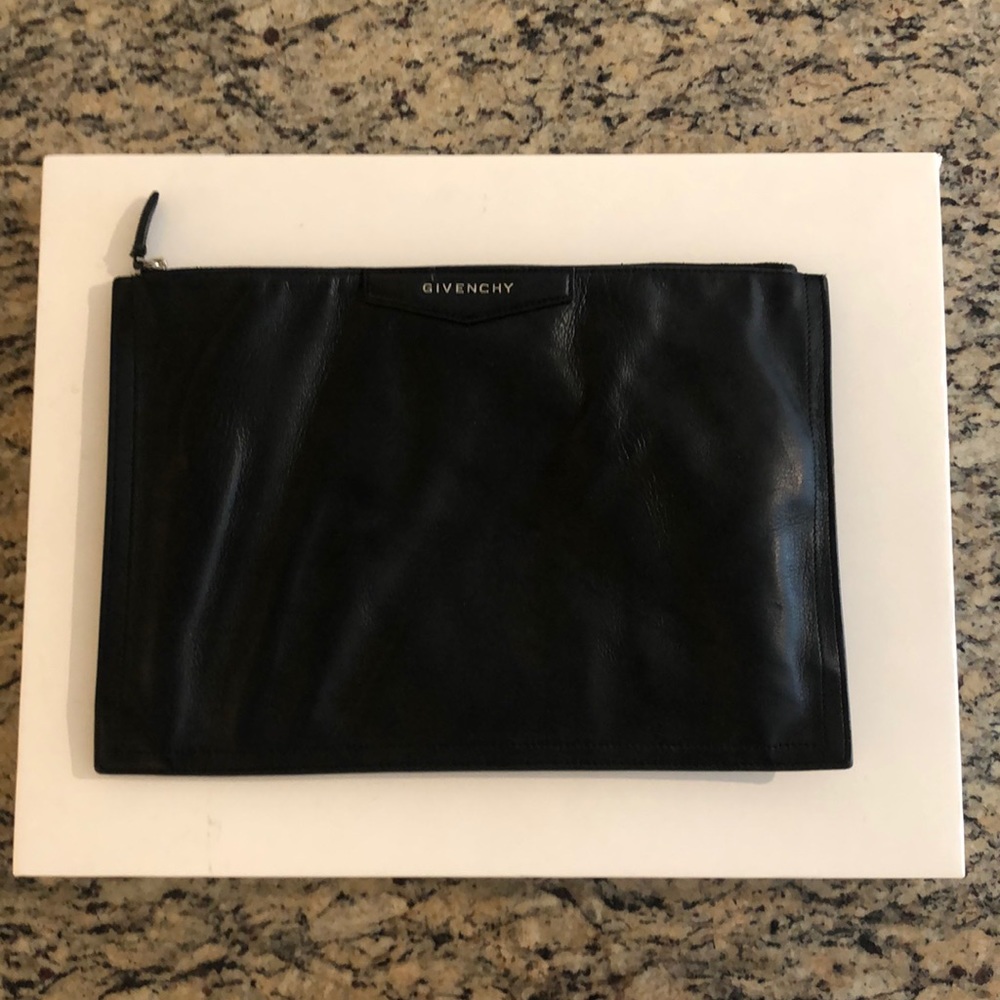 GIVENCHY Black Antigona large pouch